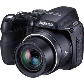 Fujifilm FinePix S2000HD Digital Camera with Deluxe Accessory Kit