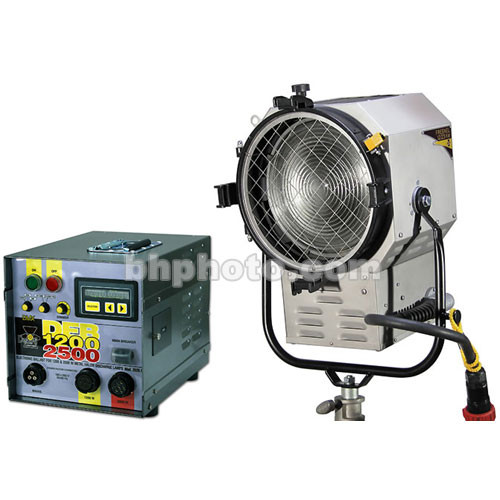 DeSisti Rembrandt 1.2/2.5K HMI Fresnel Kit, Bulb (90-265V)