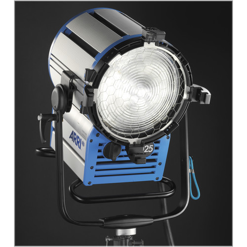 ARRI True Blue D25 2500W HMI Fresnel (Black)