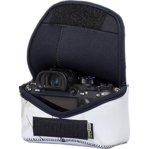 LensCoat BodyBag M for Sony Alpha a7 III, a7R III, a7R IV, a9, a9II (Realtree AP Snow Camo)