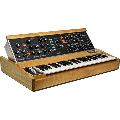 Moog Minimoog Model D Classic Monophonic Analog Synthesizer (Bob Moog Tribute Edition)