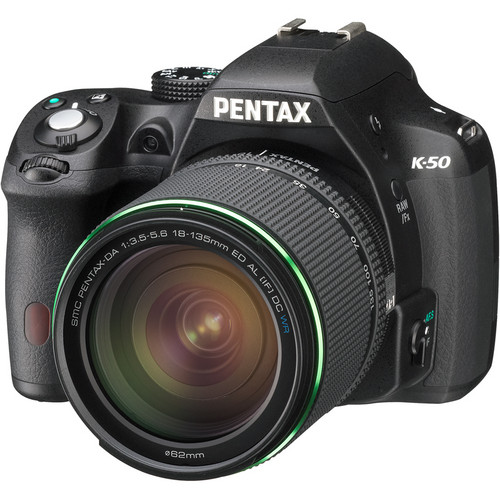 PENTAX K-50 と ズームレンズ 18-135mm Pentax K-50 DSLR Camera with 18-135mm Lens (Black) 10916 B&H