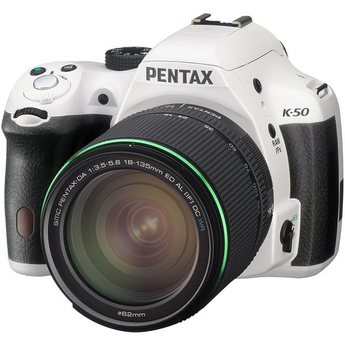 PENTAX K-50 18-135mm レンズ　ホワイト Pentax K-50 DSLR Camera with 18-135mm Lens (White) 10961 B&H