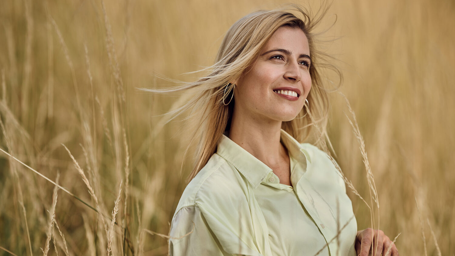 A lens like the NIKKOR Z 135mm f/1.8 S Plena takes advantage of a fast f/1.8 aperture and medium telephoto focal length to deliver beautiful backgrounds.