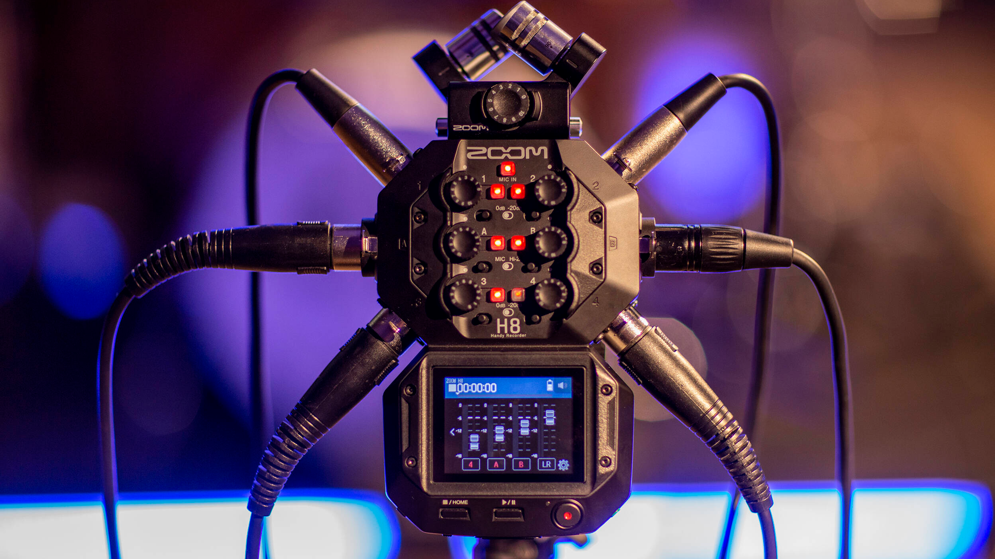 Zoom H8 8-Input / 12-Track Portable Handy Recorder Zoom H8 8-Input / 12-Track Portable Handy Recorder