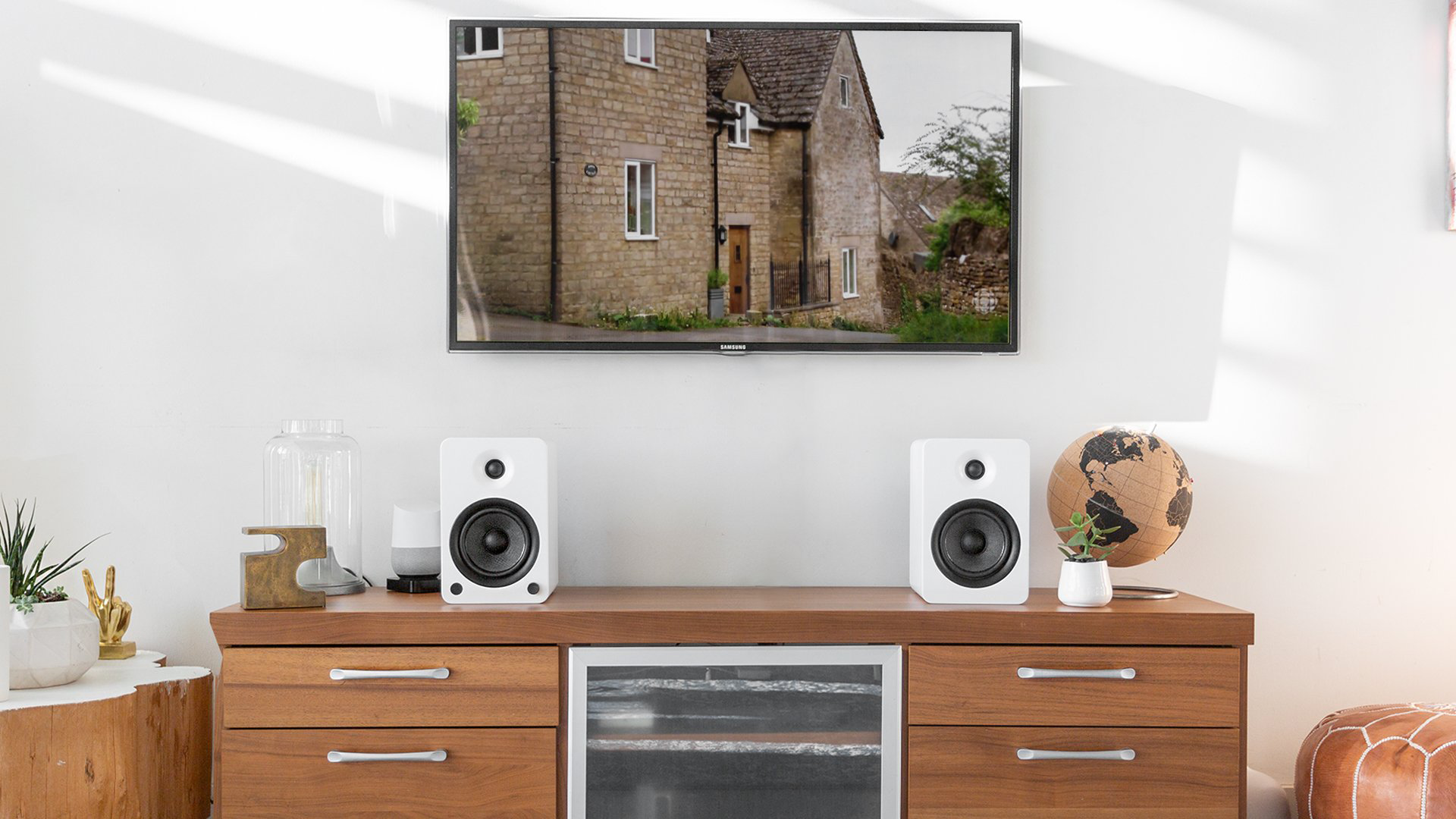 Kanto Living YU6 2-Way Powered Bookshelf Speakers Kanto Living YU6 2-Way Powered Bookshelf Speakers