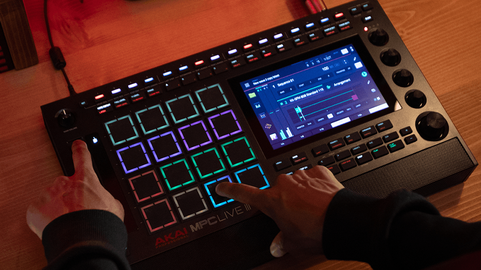 Akai Professional MPC Live III Standalone Music Production Workstation Akai Professional MPC Live III Standalone Music Production Workstation