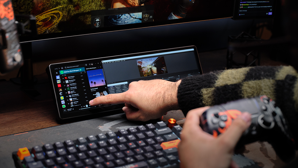 Corsair XENEON EDGE 14.5 Multi Touch Display Streaming Corsair XENEON EDGE 14.5 Multi Touch Display Streaming