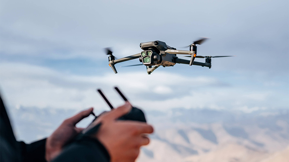 DJI Mavic 3 Pro Drone with DJI RC DJI Mavic 3 Pro Drone with DJI RC