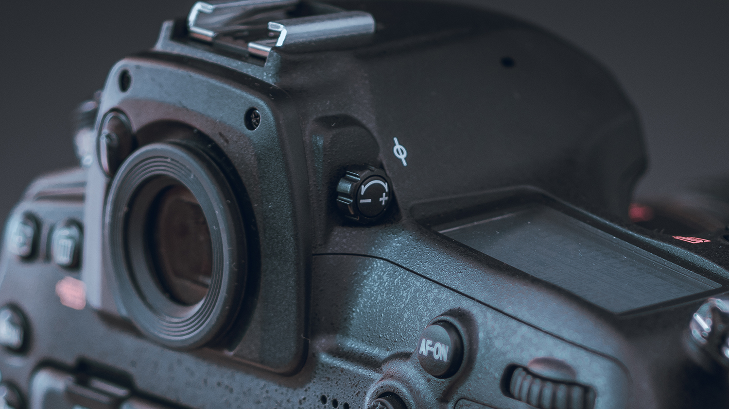 Look for a dial or slider near the viewfinder with a +/ – icon. This is your diopter and can be adjusted finely to your eyesight.