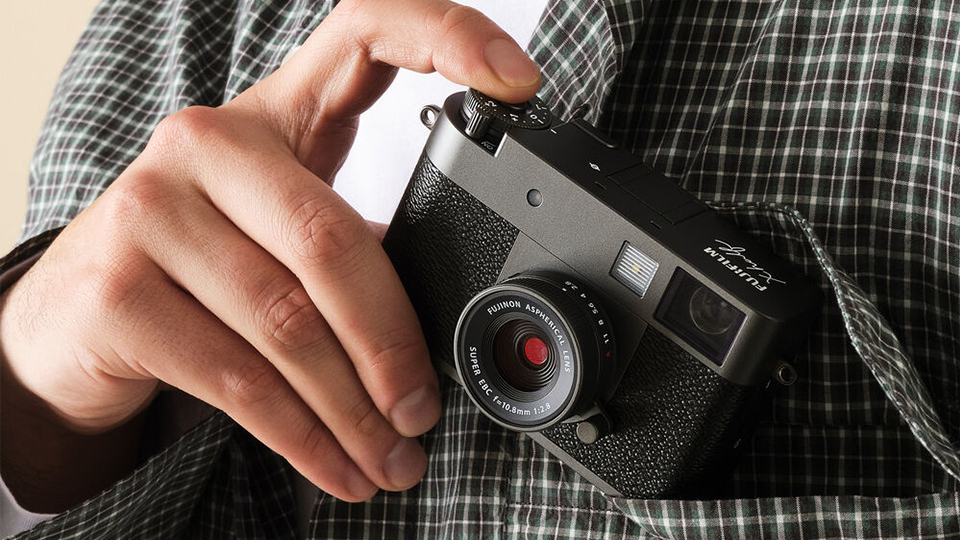 FUJIFILM X half Digital Camera FUJIFILM X half Digital Camera