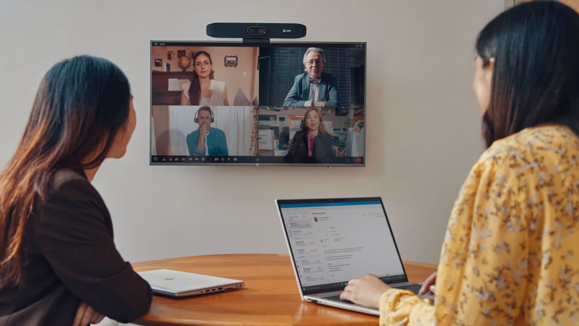 Poly Studio R30 USB Video Bar
