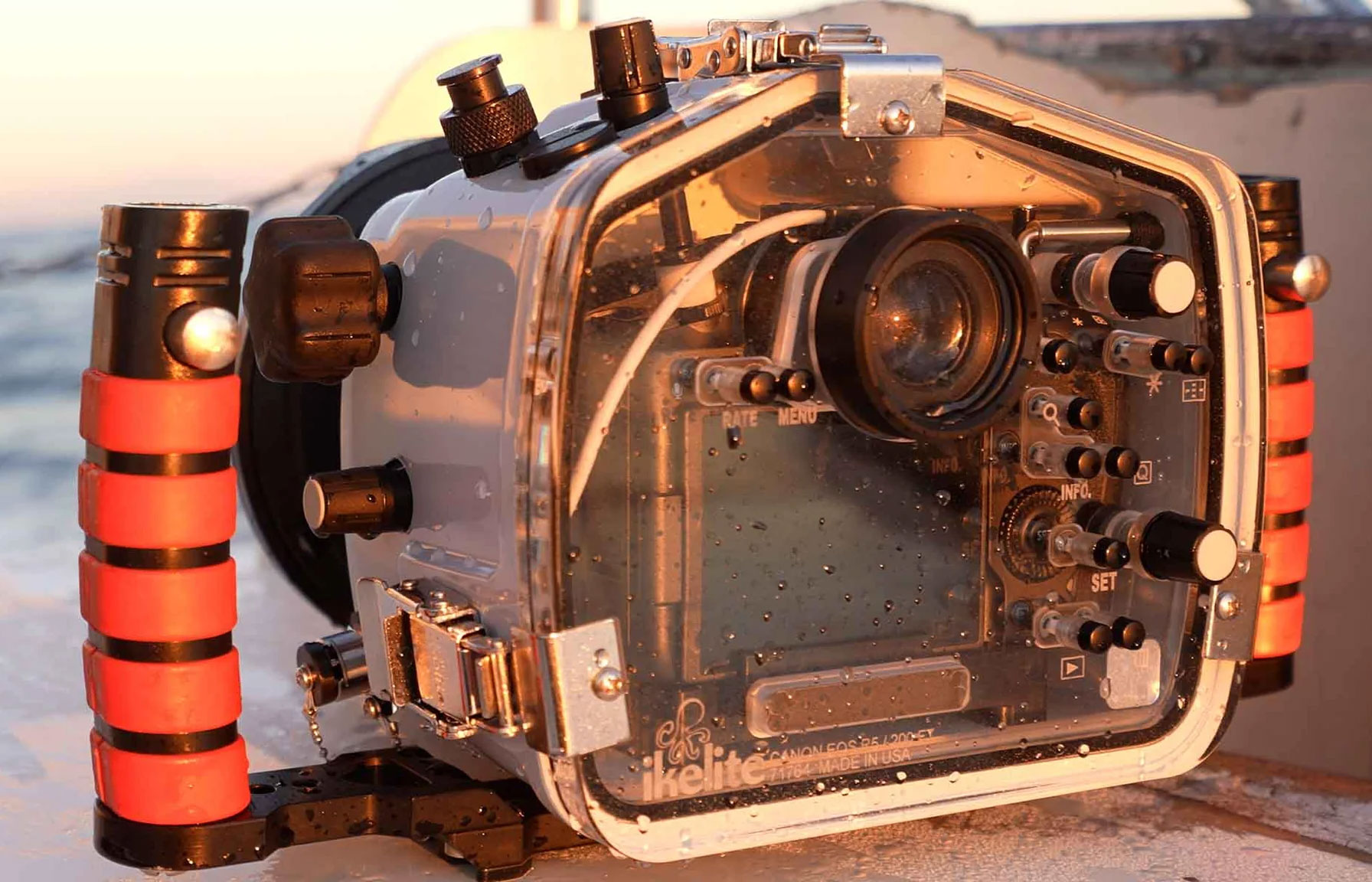Ikelite Underwater Housing and Canon EOS R5 Ikelite Underwater Housing and Canon EOS R5