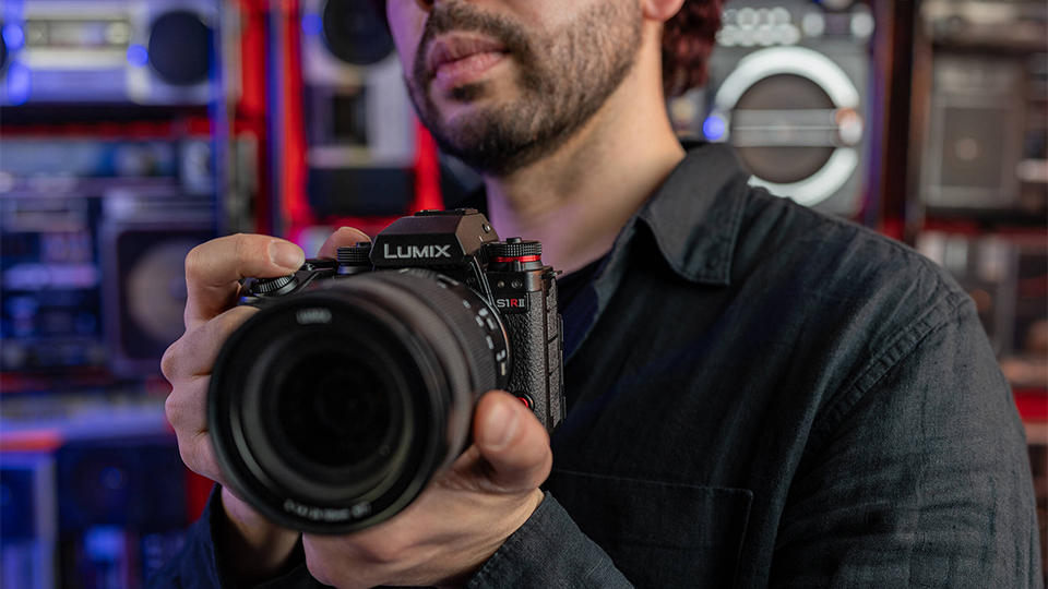 Panasonic LUMIX S1R II Mirrorless Camera Panasonic LUMIX S1R II Mirrorless Camera
