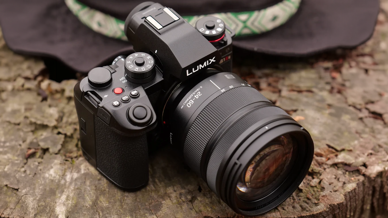 Panasonic Lumix S 24-60mm f/2.8 Lens (L-Mount)