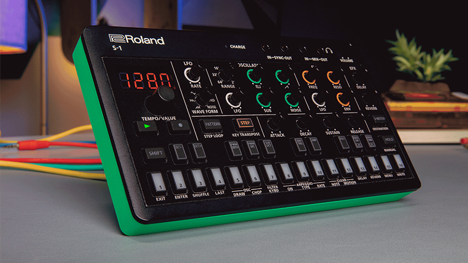 Roland AIRA Compact S-1 Tweak Synth Polyphonic Synthesizer Roland AIRA Compact S-1 Tweak Synth Polyphonic Synthesizer