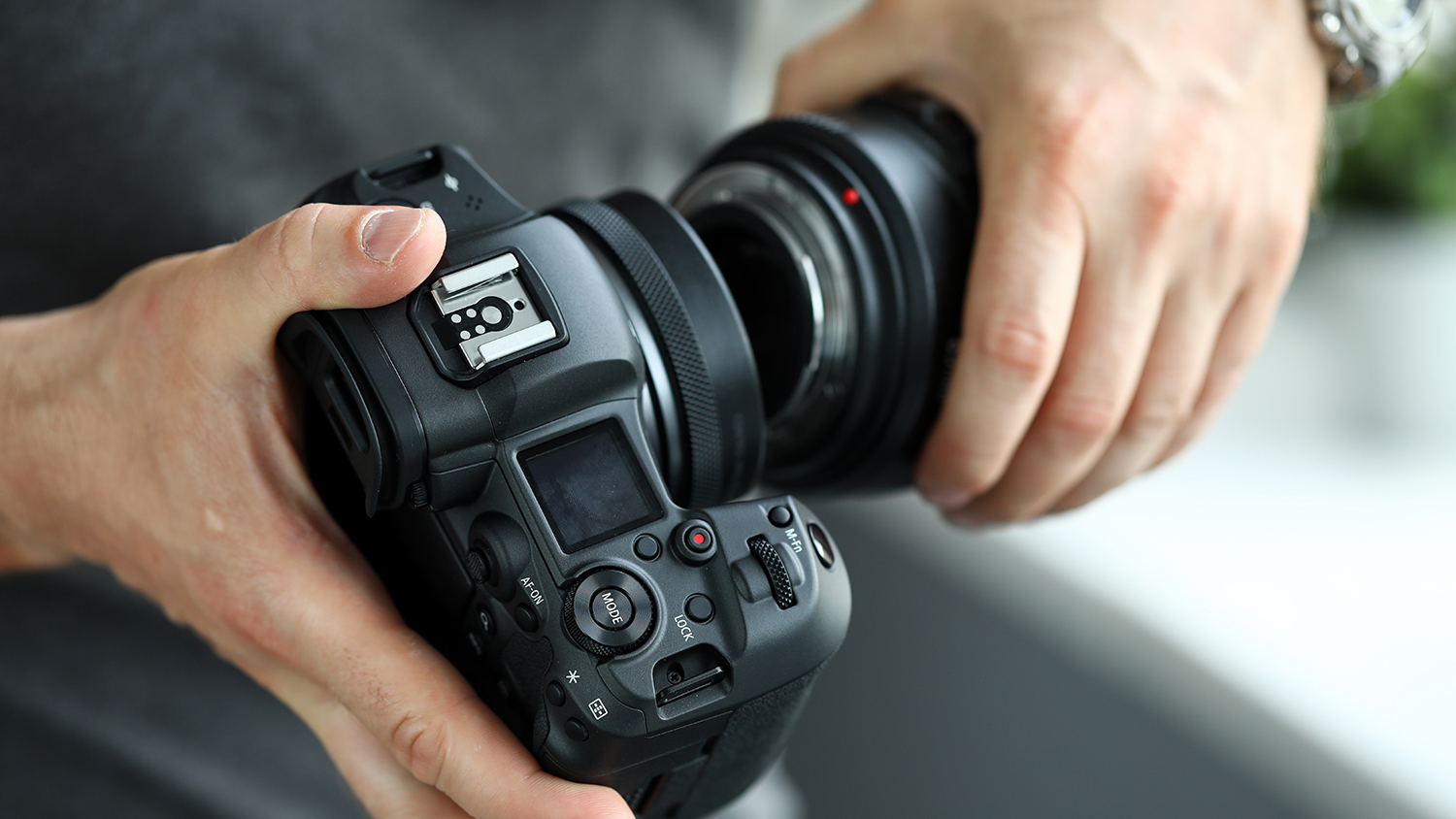 Be sure to rotate the lens in the proper direction, many brands lock in the clockwise direction, where others lock in the counterclockwise direction.