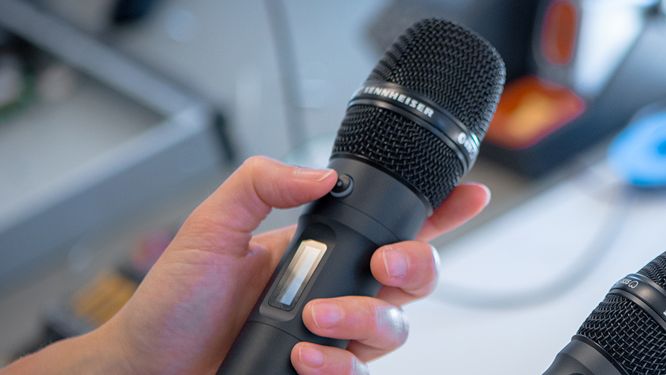 Sennheiser Spectera SKM UHF Bidirectional Wireless Handheld Transmitter with fitted with a Command adapter ring functioning