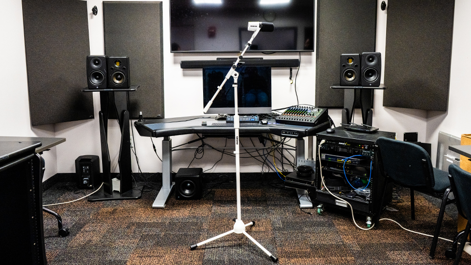 Shure by Gator Tripod Microphone Stand with Telescoping Boom Shure by Gator Tripod Microphone Stand with Telescoping Boom