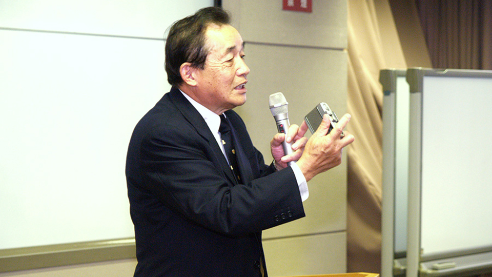 Yoshihisa Maitani Camera Designer for Olympus Pen Series Yoshihisa Maitani Camera Designer for Olympus Pen Series