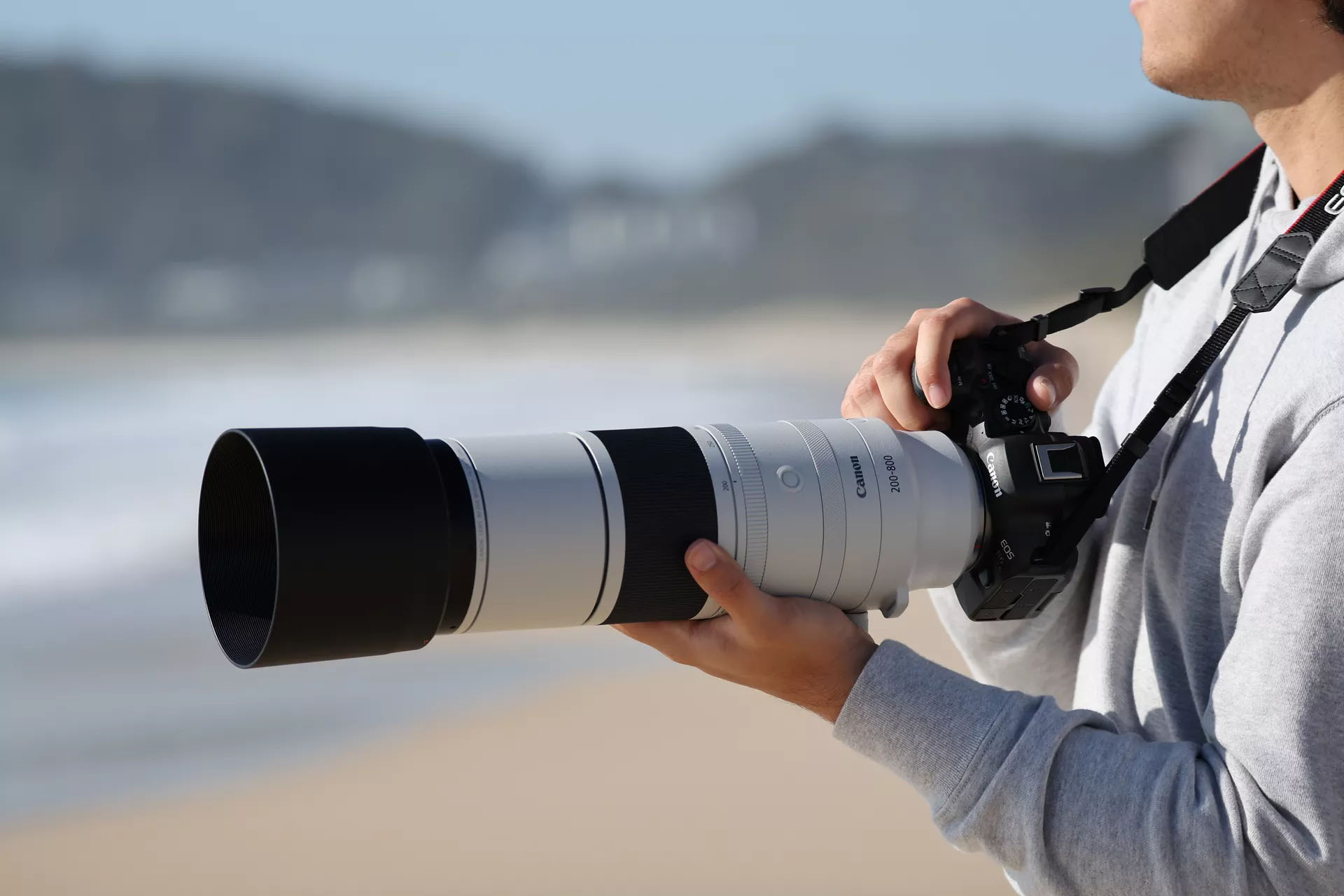 The RF 200-800mm brings super-telephoto reach to more people with a more accessible price. Plus, you can add a teleconverter to get up to 1600mm of reach. Sounds like convenience and fun.