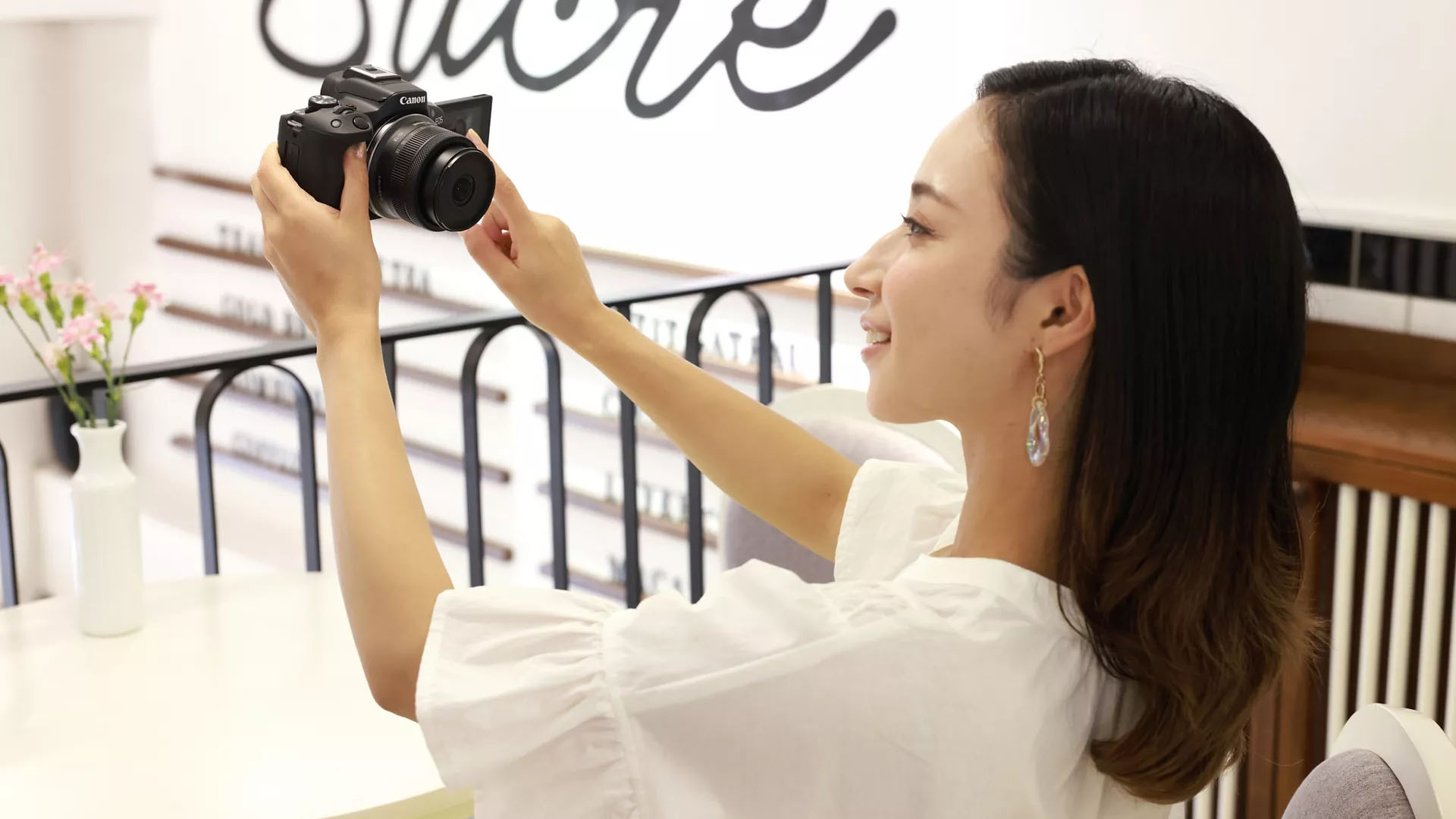 The RF-S 10-18mm is an ideal companion for your Canon APS-C mirrorless and it’s a handy everyday carry lens that’ll also be great for selfies and vlogging.