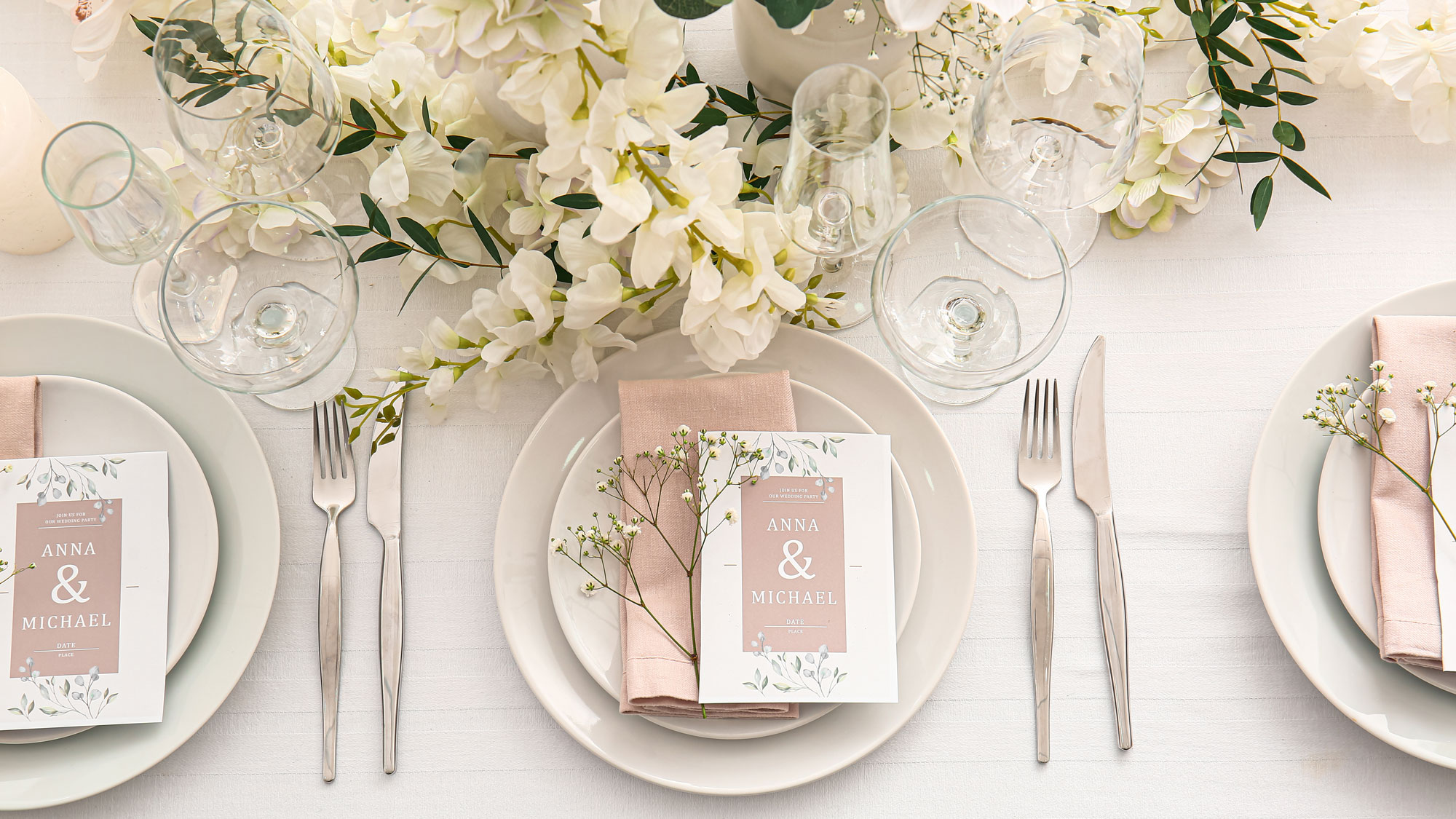 This extends to place settings, as once the ceremony begins, your chances of snapping a shot of these unscathed are slim. Notice how some of the surrounding plates are included?