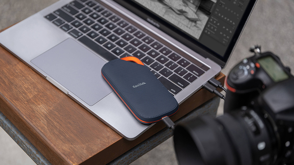 SanDisk 4TB Extreme PRO USB4 Portable SSD SanDisk 4TB Extreme PRO USB4 Portable SSD