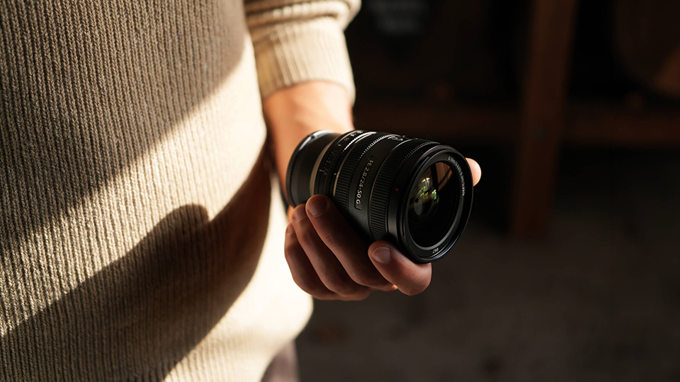 Sony FE 24-50mm f/2.8 G Lens Sony FE 24-50mm f/2.8 G Lens