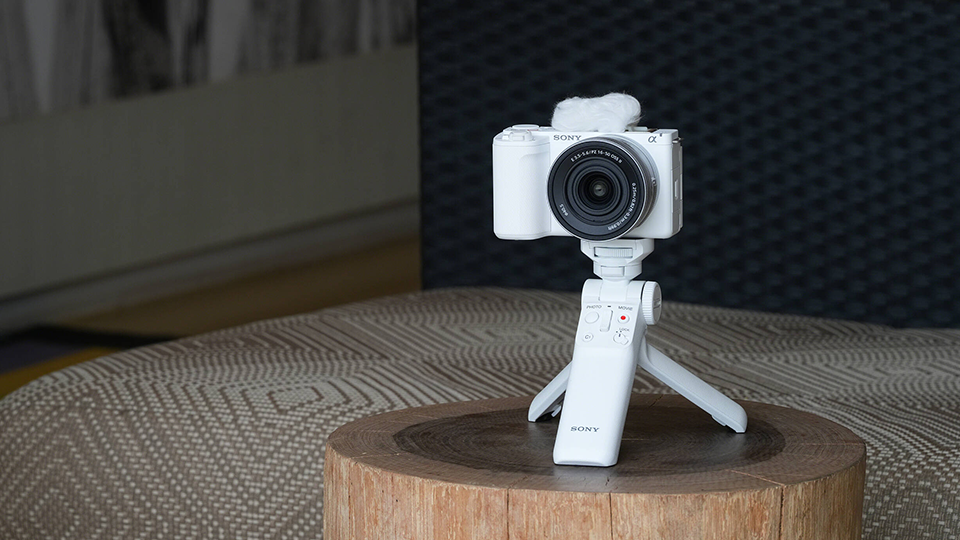 Sony ZV-E10 II Mirrorless Camera with 16-50mm Lens Sony ZV-E10 II Mirrorless Camera with 16-50mm Lens