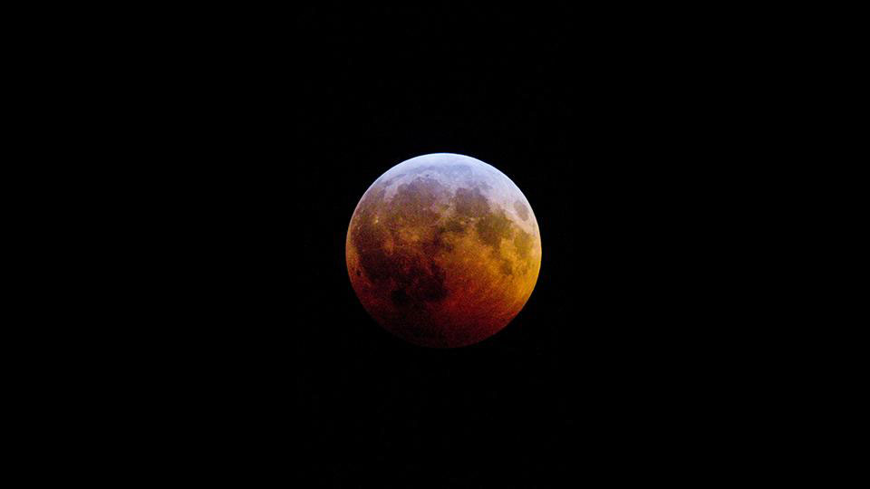 Tips for Photographing a Lunar Eclipse Tips for Photographing a Lunar Eclipse
