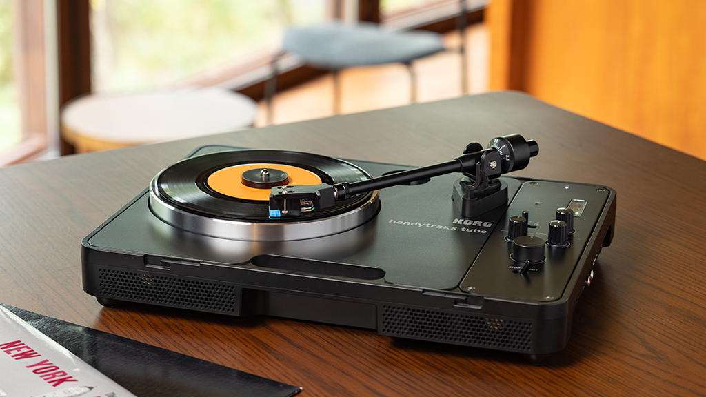 Korg handytraxx tube Portable Record Player with Nutube Vacuum Tube Technology Korg handytraxx tube Portable Record Player with Nutube Vacuum Tube Technology