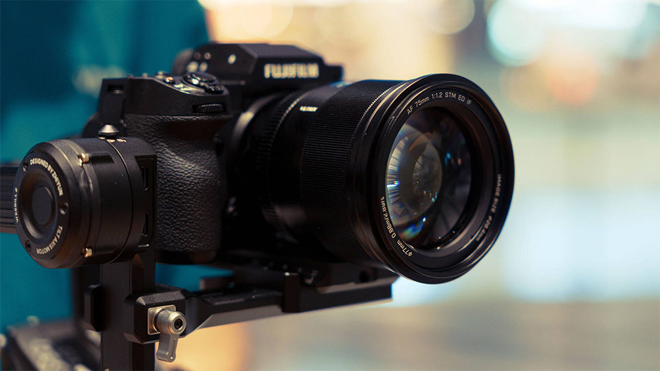 Viltrox 75mm f/1.2 AF Lens Viltrox 75mm f/1.2 AF Lens