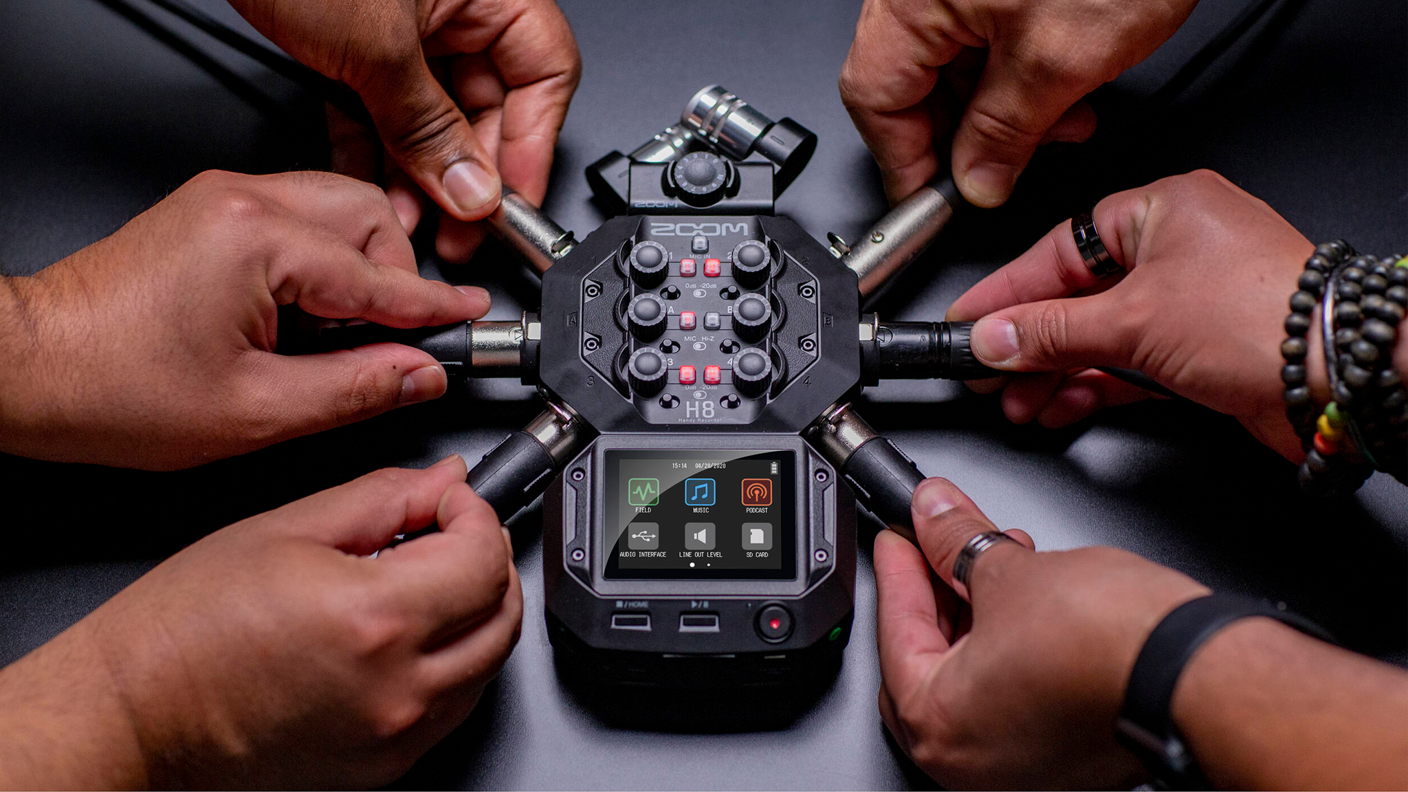 Zoom H8 8-Input / 12-Track Portable Handy Recorder Zoom H8 8-Input / 12-Track Portable Handy Recorder