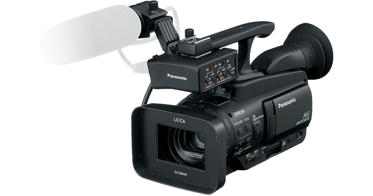 Panasonic AG-HMC40 AVCCAM HD Camcorder & AG-MYA30G XLR HMC40KIT